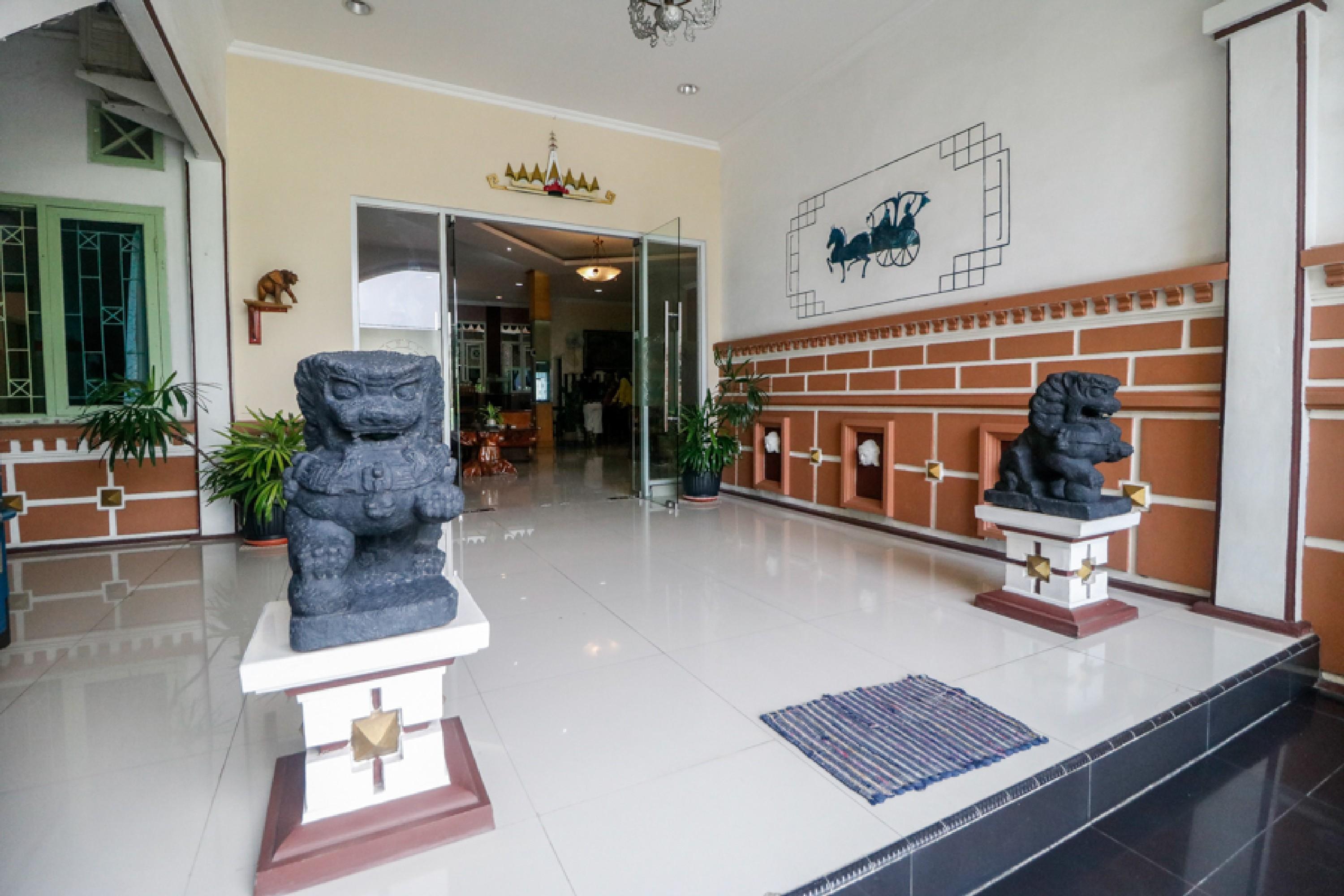 红门酒店-近楠榜卡蒂尼购物中心 班达楠榜 外观 照片